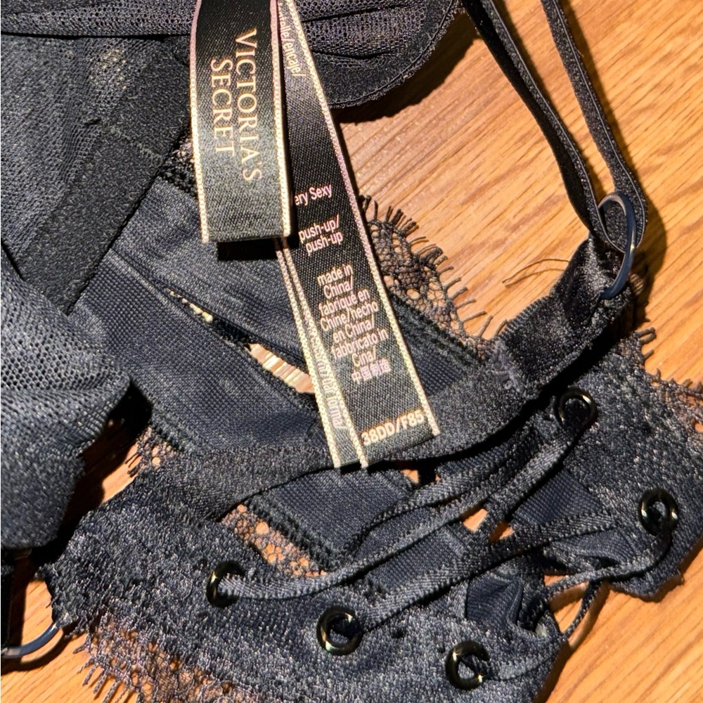 Victoria's Secret Black Lace Bra - Picture 3 of 3